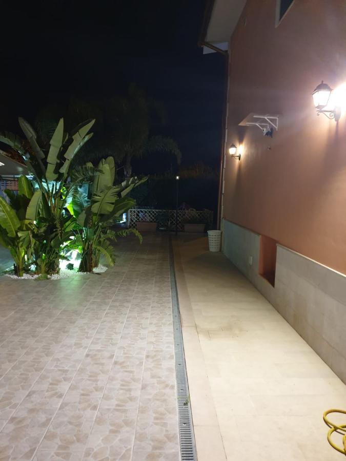 Bed And Breakfast Villa Fatima Trani Ngoại thất bức ảnh