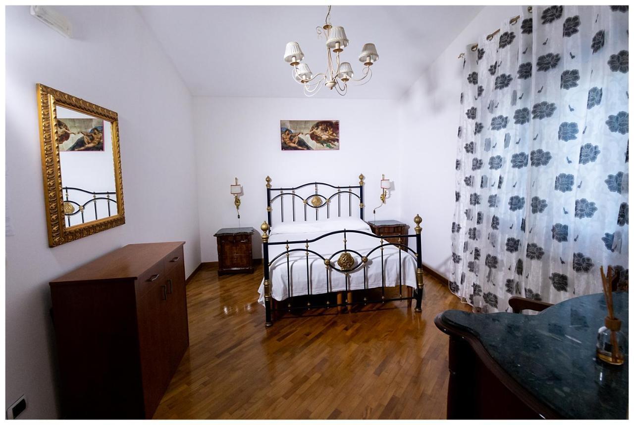 Bed And Breakfast Villa Fatima Trani Ngoại thất bức ảnh